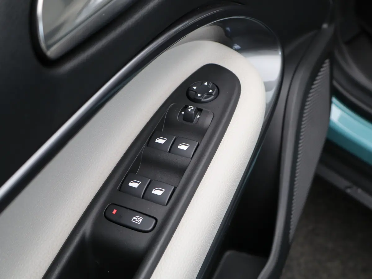 1.2 Hybrid La Prima | Camera | Steolverwarming | Elektrisch Verstelbare Bestuurdersstoel | Massagefunctie | Apple Carplay/Android Auto | Navigatie | Parkeersensoren Voor en Achter | Cruise C