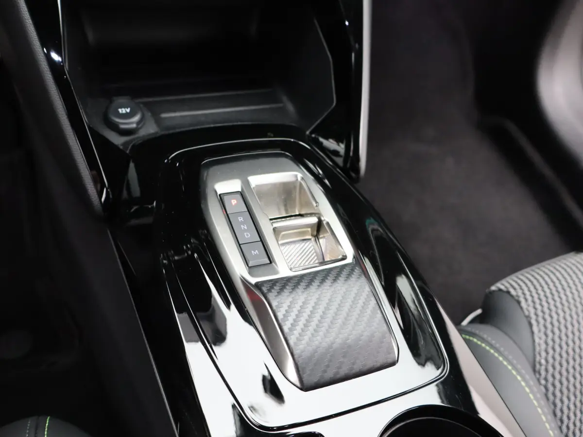 Hybrid 100 e-DCS6 GT | Achterbank in delen neerklapbaar | Achterruitverwarming | Achteruitrijcamera