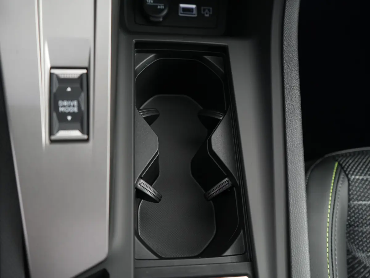 GT | Driver Sport Pack | Elektrische parkeerrem | Extra getinte achterste zijruiten en achterruit