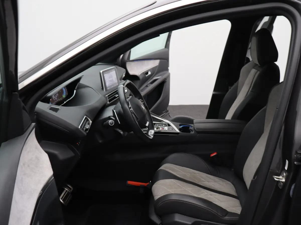 1.6 HYbrid4 300 GT Avantage | 4WD | Achteruitrijcamera | Dodehoekdetectie | Apple Carplay/Android Auto