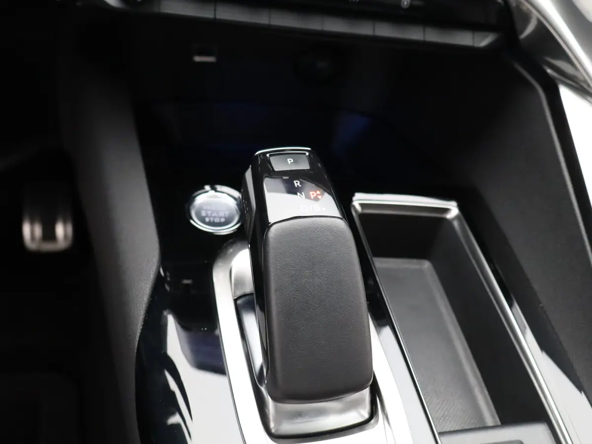 1.6 HYbrid4 300 GT Avantage | 4WD | Achteruitrijcamera | Dodehoekdetectie | Apple Carplay/Android Auto