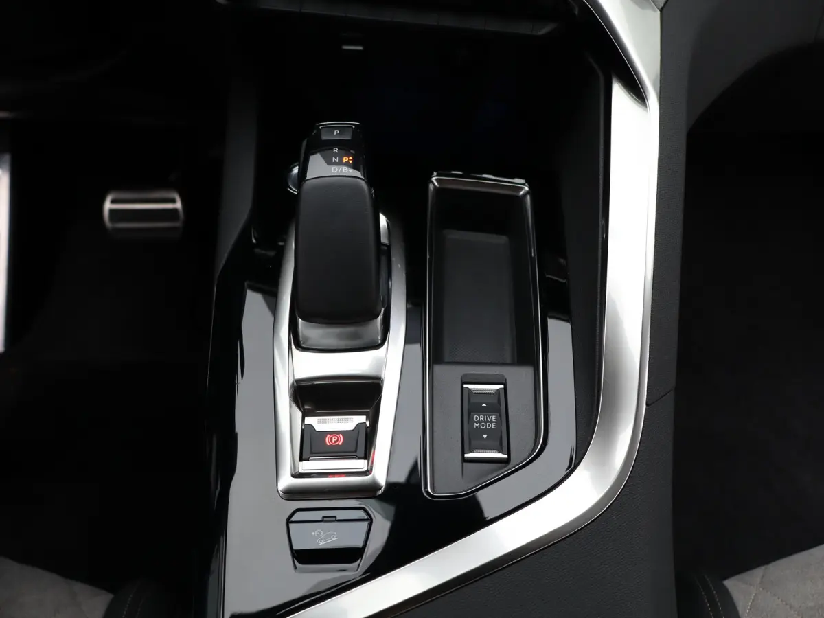 1.6 HYbrid4 300 GT Avantage | 4WD | Achteruitrijcamera | Dodehoekdetectie | Apple Carplay/Android Auto