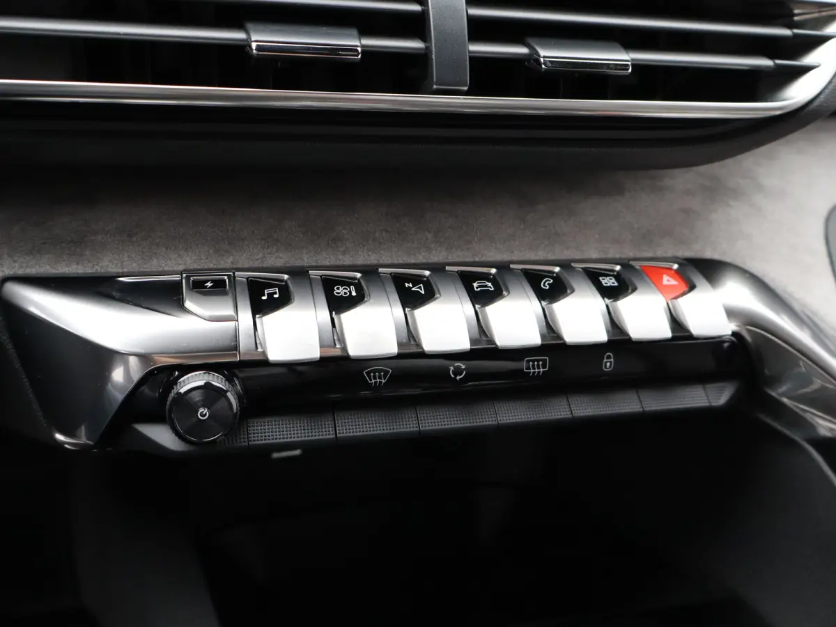 1.6 HYbrid4 300 GT Avantage | 4WD | Achteruitrijcamera | Dodehoekdetectie | Apple Carplay/Android Auto