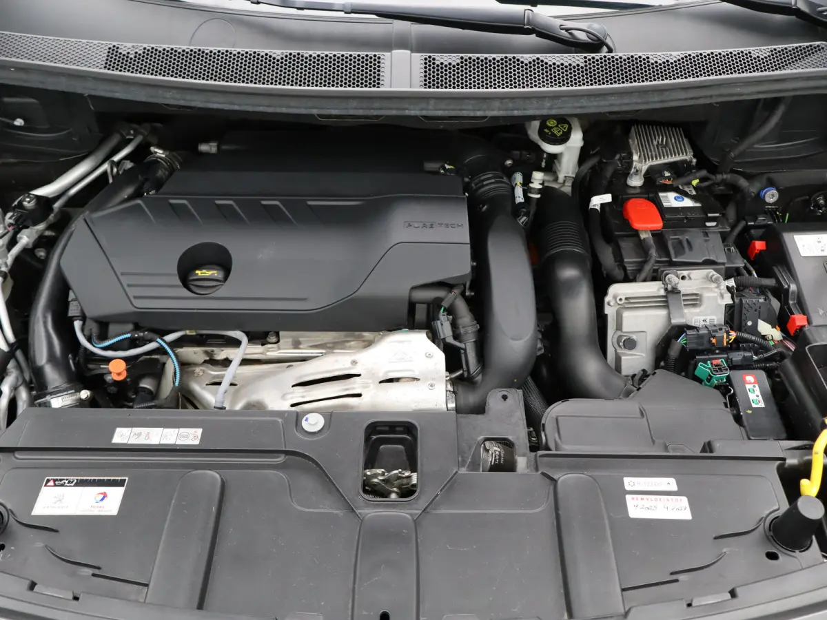 1.6 HYbrid4 300 GT Avantage | 4WD | Achteruitrijcamera | Dodehoekdetectie | Apple Carplay/Android Auto