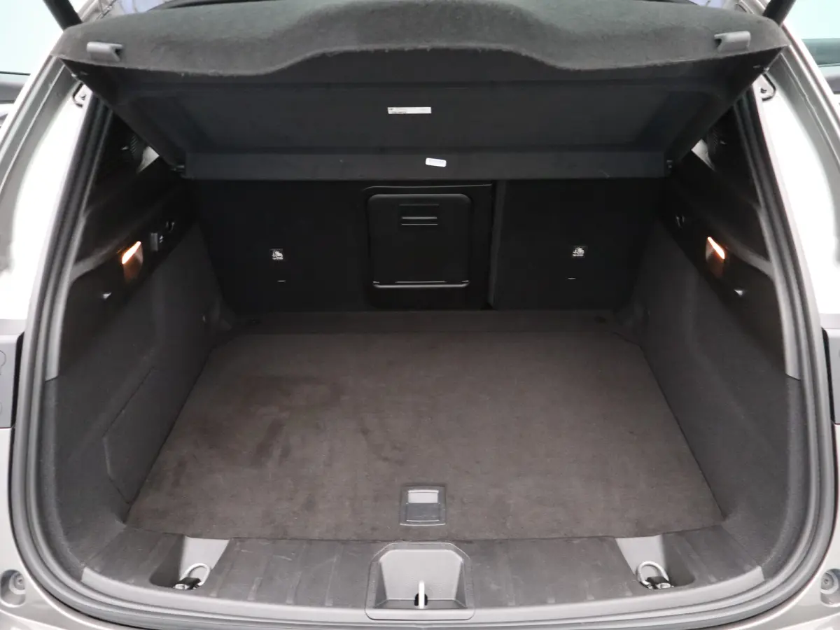 1.5T Hybrid Veloce | Achterbank met armsteun en skiluik | Achteruitrij assistent | Achteruitrijcamera