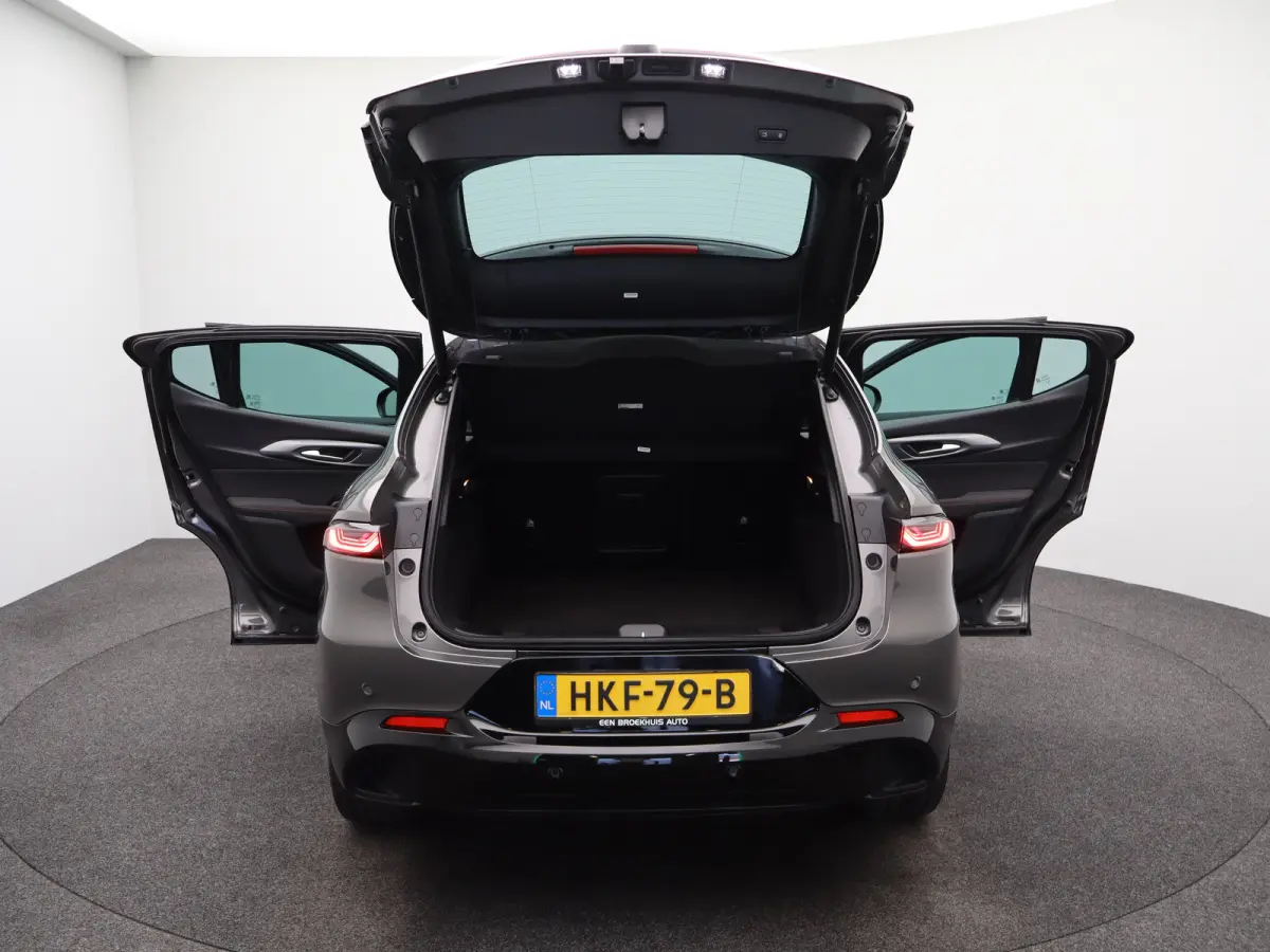 1.5T Hybrid Veloce | Achterbank met armsteun en skiluik | Achteruitrij assistent | Achteruitrijcamera