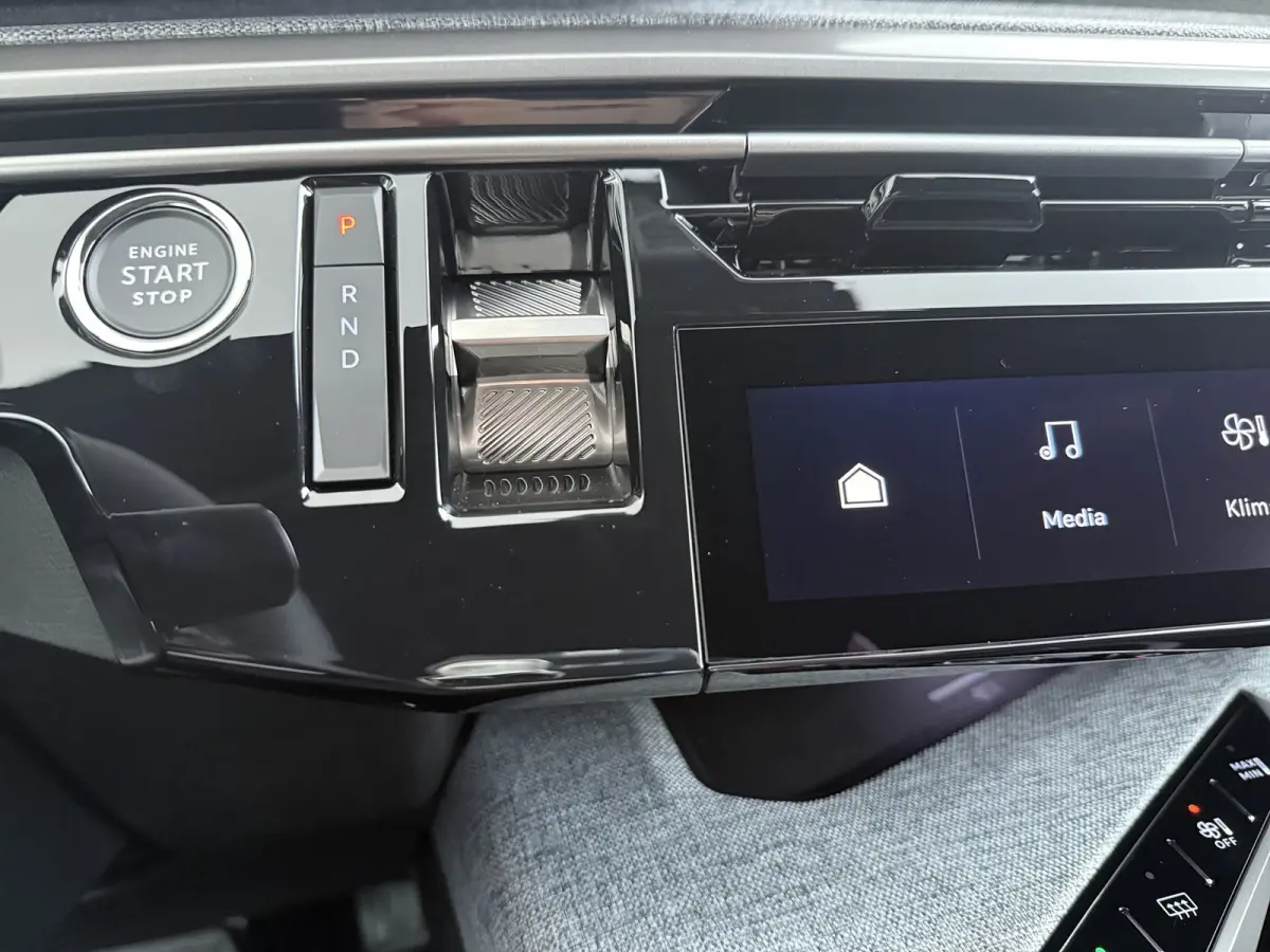 | Demo Deal | Allure Avantage 210 73 kWh | Cruise control adaptief met Stop&Go | Dodehoek detectie | Rondomzicht camera