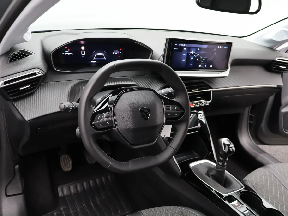 1.2 PureTech 100 Allure Cruise Control | Parkeersensoren Voor en Achter | Climate Control | Apple Carplay/Android Auto | Navigatie | 16" Lichtmetalen Velgen