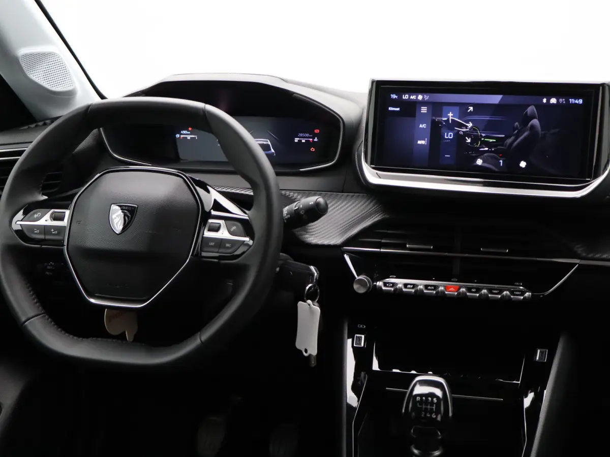1.2 PureTech 100 Allure Cruise Control | Parkeersensoren Voor en Achter | Climate Control | Apple Carplay/Android Auto | Navigatie | 16" Lichtmetalen Velgen