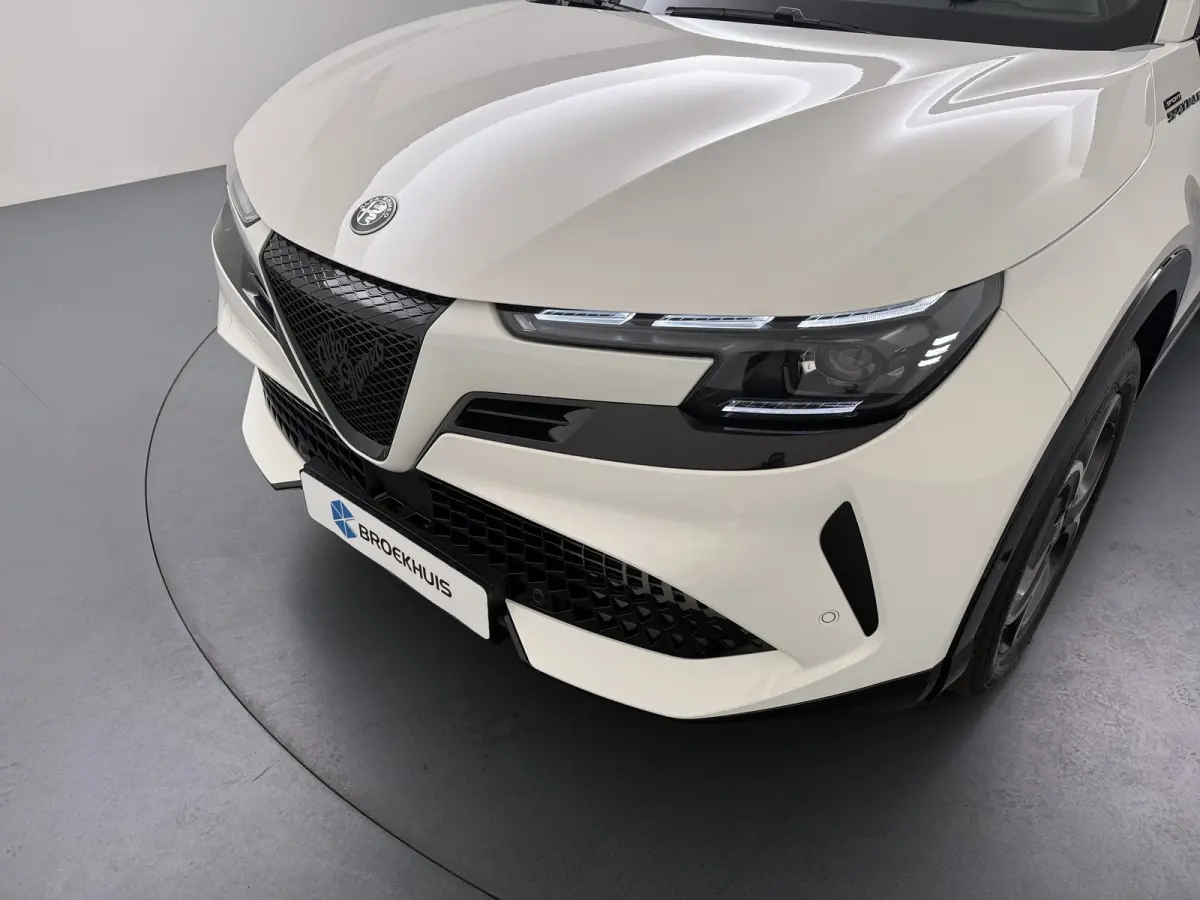 Ibrida 1.2 Sport Speciale | Achterlichten LED | Achteruitrijcamera met 180° Area view | Adaptive cruisecontrol (Adaptive Cruise Control)
