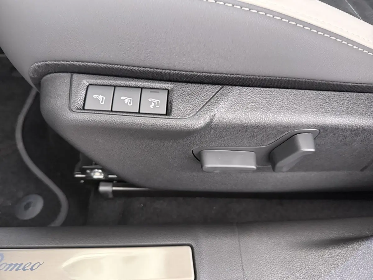 Ibrida 1.2 Sport Speciale | Achterlichten LED | Achteruitrijcamera met 180° Area view | Adaptive cruisecontrol (Adaptive Cruise Control)