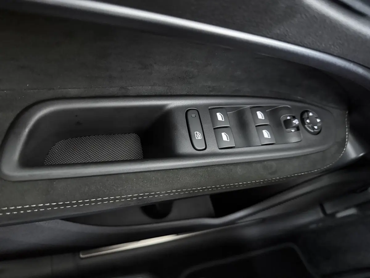 Ibrida 1.2 Sport Speciale | Achterlichten LED | Achteruitrijcamera met 180° Area view | Adaptive cruisecontrol (Adaptive Cruise Control)