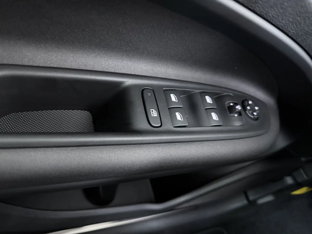 1.2 Turbo Hybrid Ibrida Ti | Achteruitrijcamera | Apple Carplay/Android Auto|telefoonintegratie premium | Armsteun voor