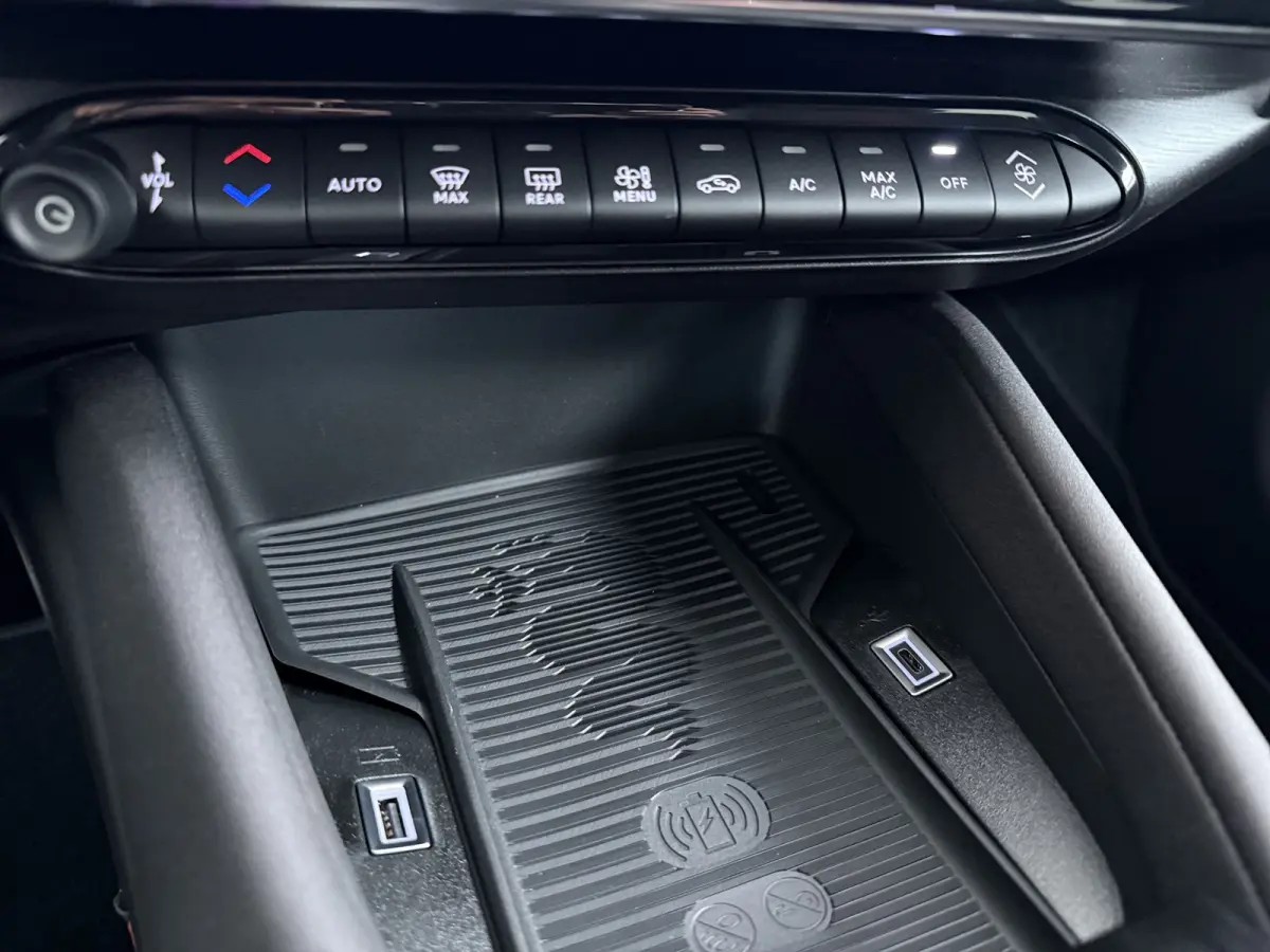 1.2 Turbo Hybrid Ibrida Ti | Achteruitrijcamera | Apple Carplay/Android Auto|telefoonintegratie premium | Armsteun voor