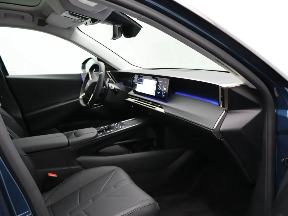 E-Tense Etoile 74 kWh | Nu in de showroom | Focal | leder | Stoel verw. + verkoeling | Massage | Panoramadak | 8 jaar garantie |