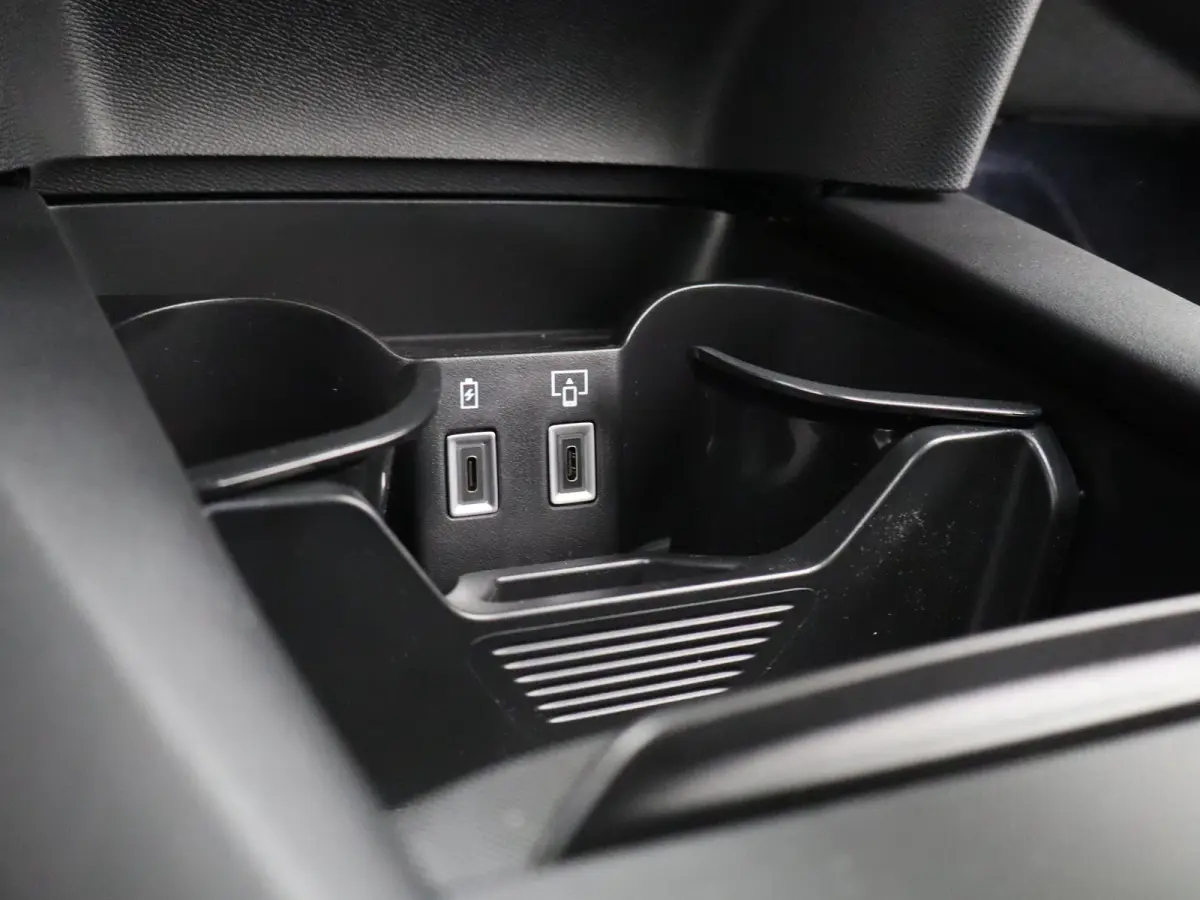 E-Tense Etoile 74 kWh | Nu in de showroom | Focal | leder | Stoel verw. + verkoeling | Massage | Panoramadak | 8 jaar garantie |