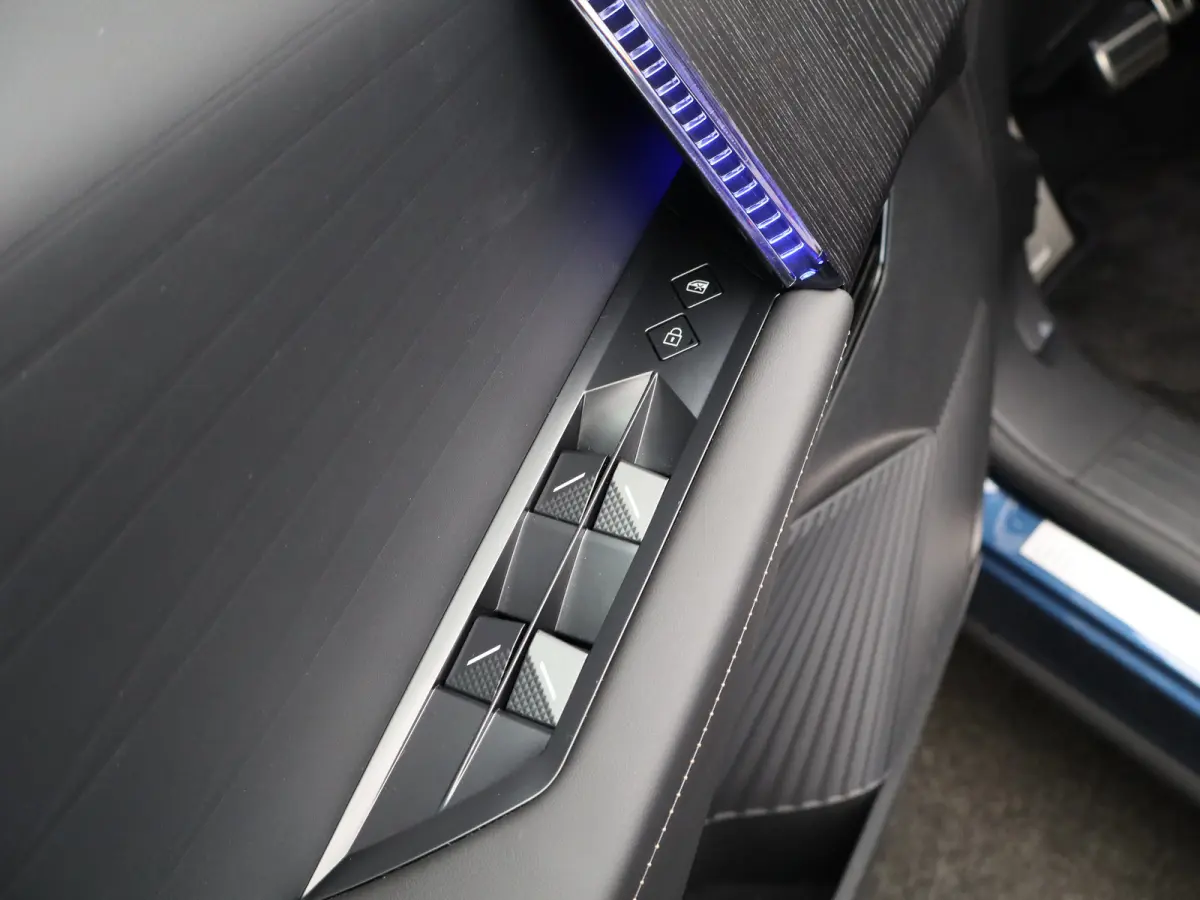 E-Tense Etoile 74 kWh | Nu in de showroom | Focal | leder | Stoel verw. + verkoeling | Massage | Panoramadak | 8 jaar garantie |