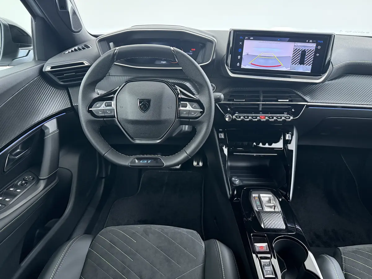 | Demo Deal | GT | 17'' Lichtmetalen velgen KARAKOY | Active Safety Brake met camera en radar (automatisch noodremsysteem) met Distance Alert (waarschuwing dreigende aanrijding) | Advanced A