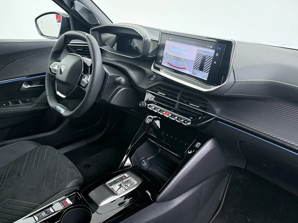 | Demo Deal | GT | 17'' Lichtmetalen velgen KARAKOY | Active Safety Brake met camera en radar (automatisch noodremsysteem) met Distance Alert (waarschuwing dreigende aanrijding) | Advanced A