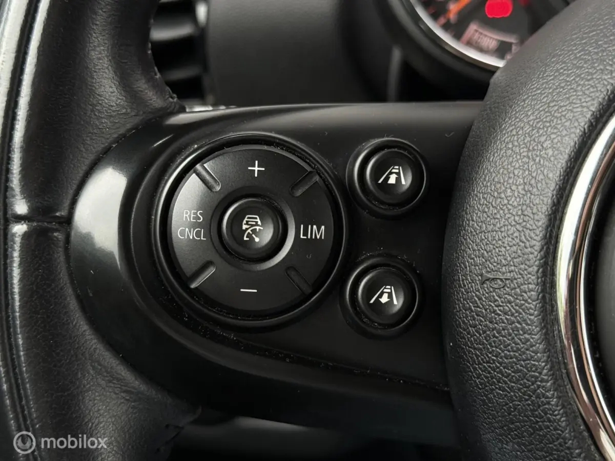 1.5 One Chili Business Plus | Adap Cruise | Keyless entry | LED | Navi | Stoelverw | Parkeersensor | Verw voorruit |
