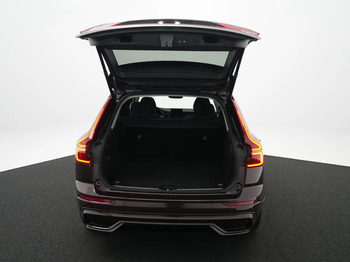 T6 Recharge AWD Ultra Dark | Luchtvering | Head-Up | Harman/Kardon | 360° | Panoramadak | All Seasons | Trekhaak
