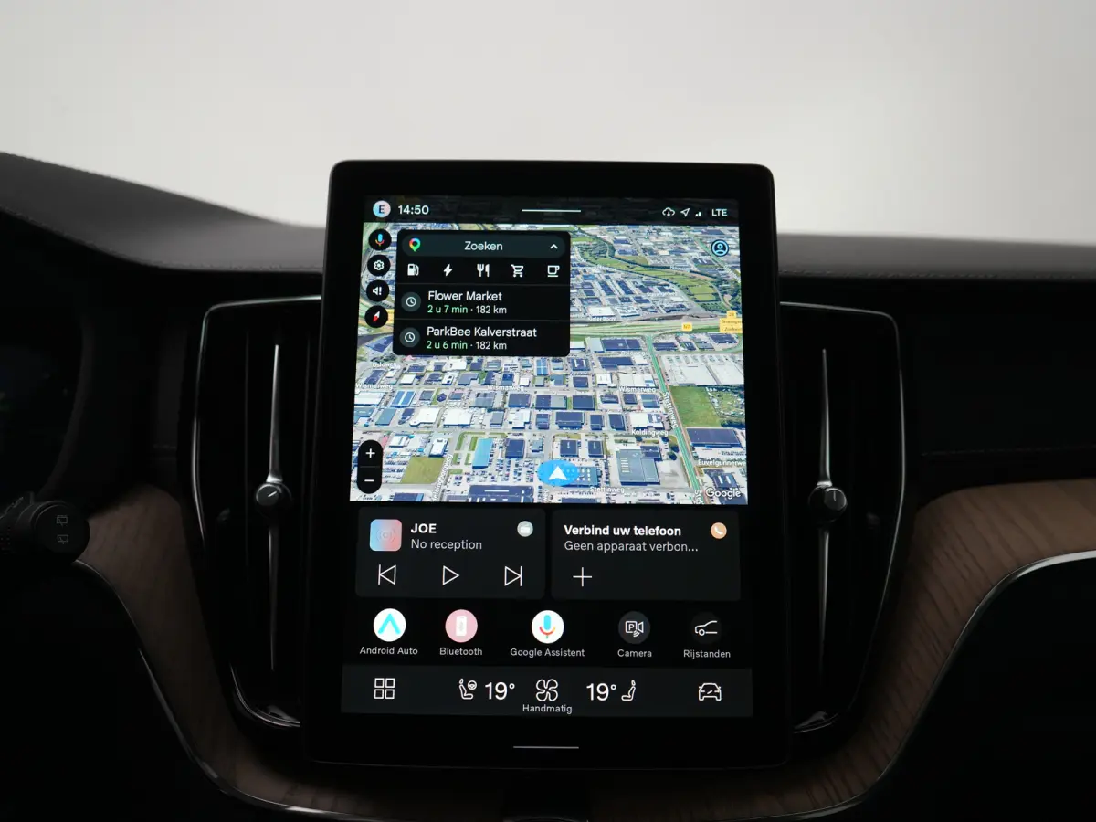 T6 Recharge AWD Ultra Dark | Luchtvering | Head-Up | Harman/Kardon | 360° | Panoramadak | All Seasons | Trekhaak