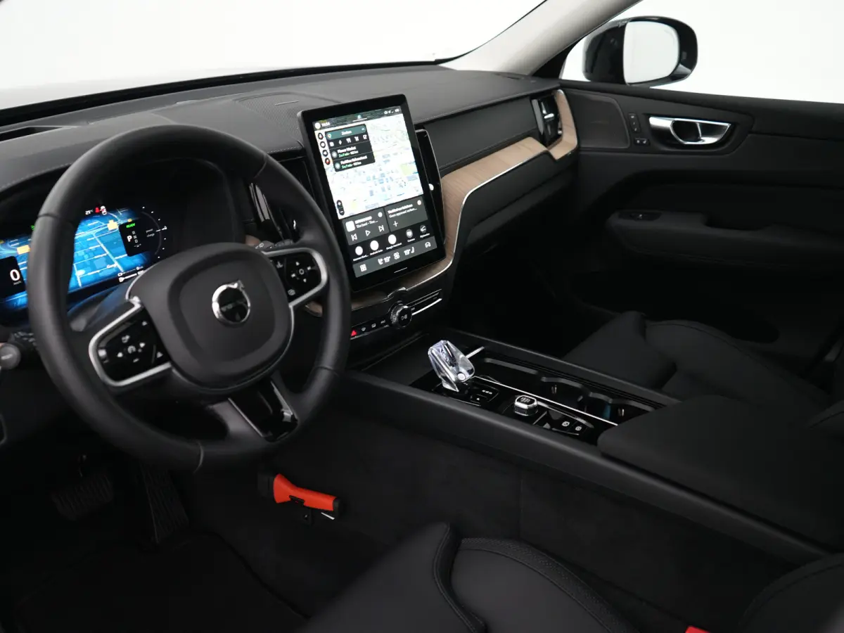 T6 Recharge AWD Ultra Dark | Luchtvering | Head-Up | Harman/Kardon | 360° | Panoramadak | All Seasons | Trekhaak