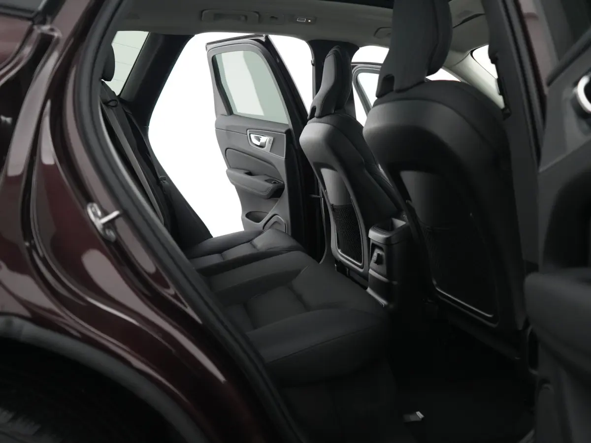 T6 Recharge AWD Ultra Dark | Luchtvering | Head-Up | Harman/Kardon | 360° | Panoramadak | All Seasons | Trekhaak