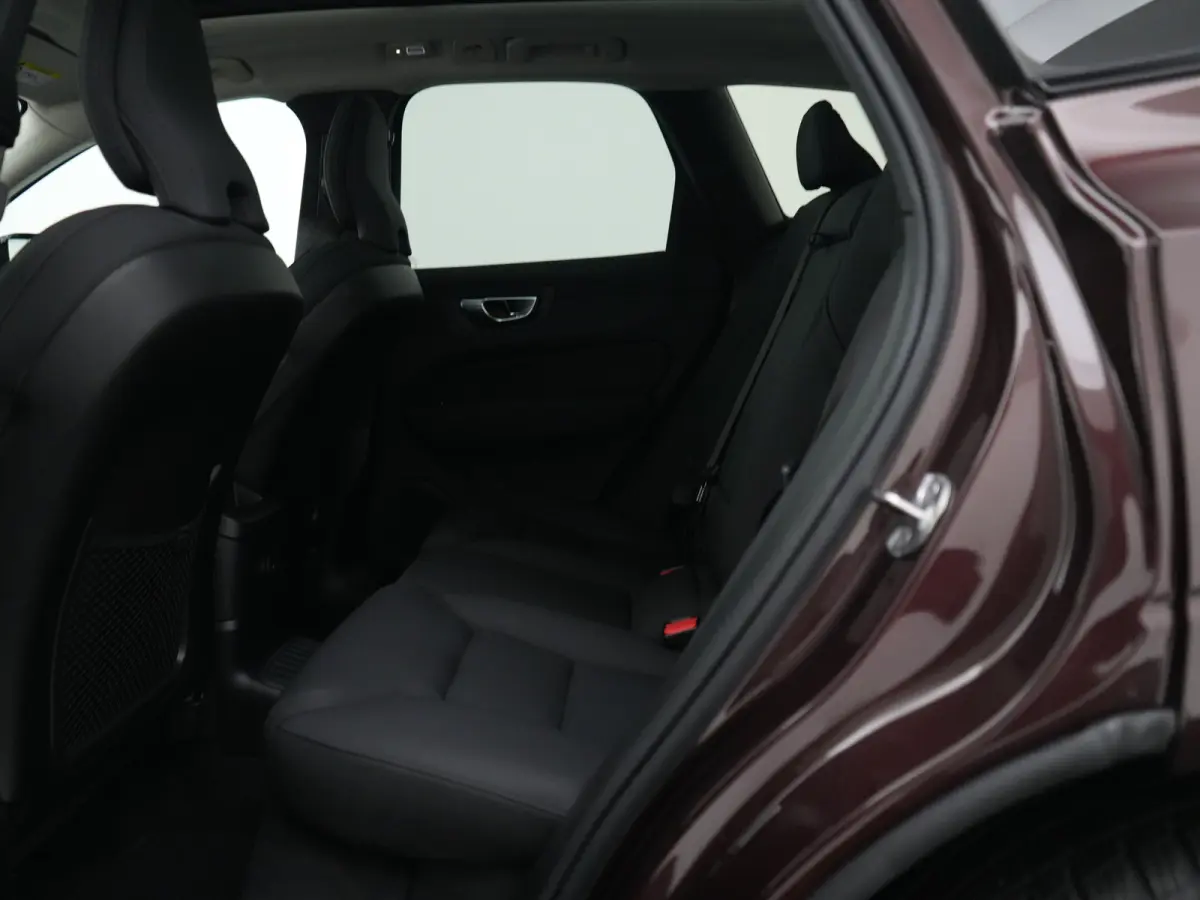 T6 Recharge AWD Ultra Dark | Luchtvering | Head-Up | Harman/Kardon | 360° | Panoramadak | All Seasons | Trekhaak