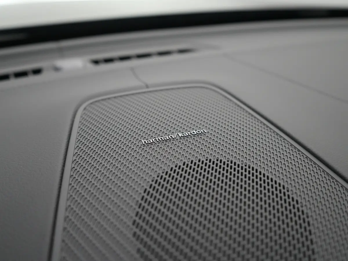 T6 Recharge AWD Ultra Dark | Luchtvering | Head-Up | Harman/Kardon | 360° | Panoramadak | All Seasons | Trekhaak