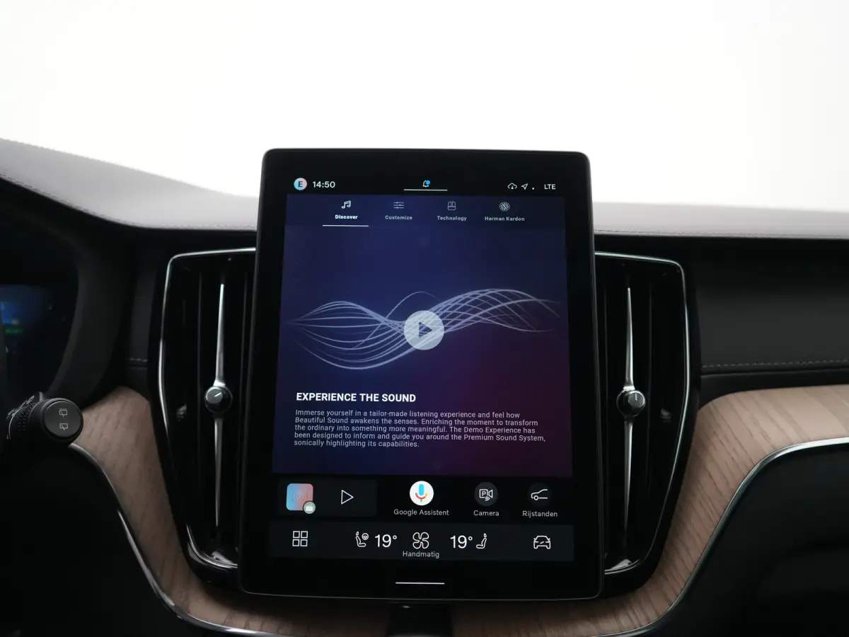 T6 Recharge AWD Ultra Dark | Luchtvering | Head-Up | Harman/Kardon | 360° | Panoramadak | All Seasons | Trekhaak