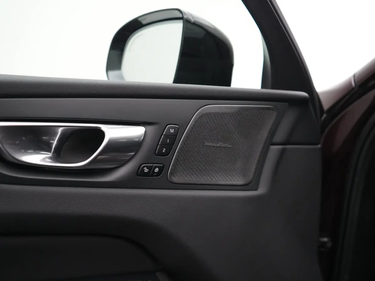 T6 Recharge AWD Ultra Dark | Luchtvering | Head-Up | Harman/Kardon | 360° | Panoramadak | All Seasons | Trekhaak