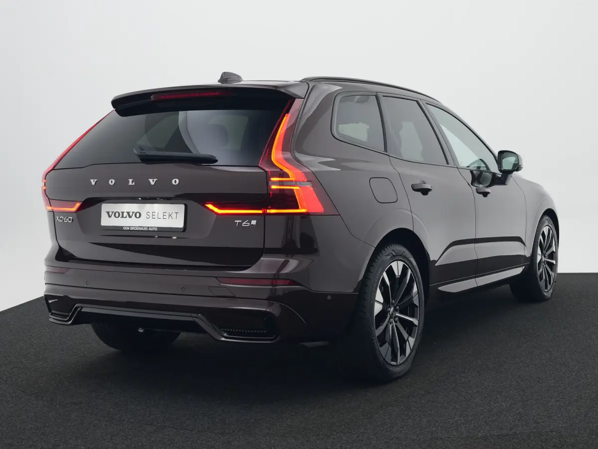 T6 Recharge AWD Ultra Dark | Luchtvering | Head-Up | Harman/Kardon | 360° | Panoramadak | All Seasons | Trekhaak