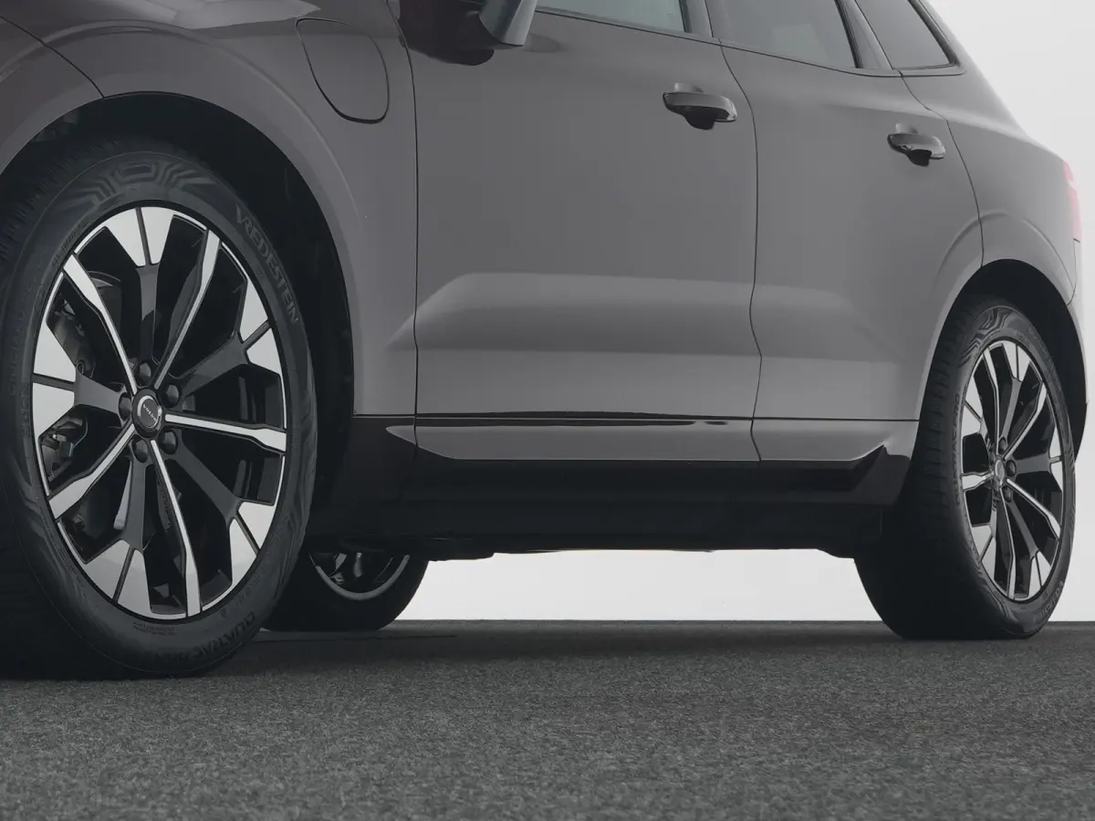 T6 Recharge AWD Ultra Dark | Luchtvering | Head-Up | Harman/Kardon | 360° | Panoramadak | All Seasons | Trekhaak