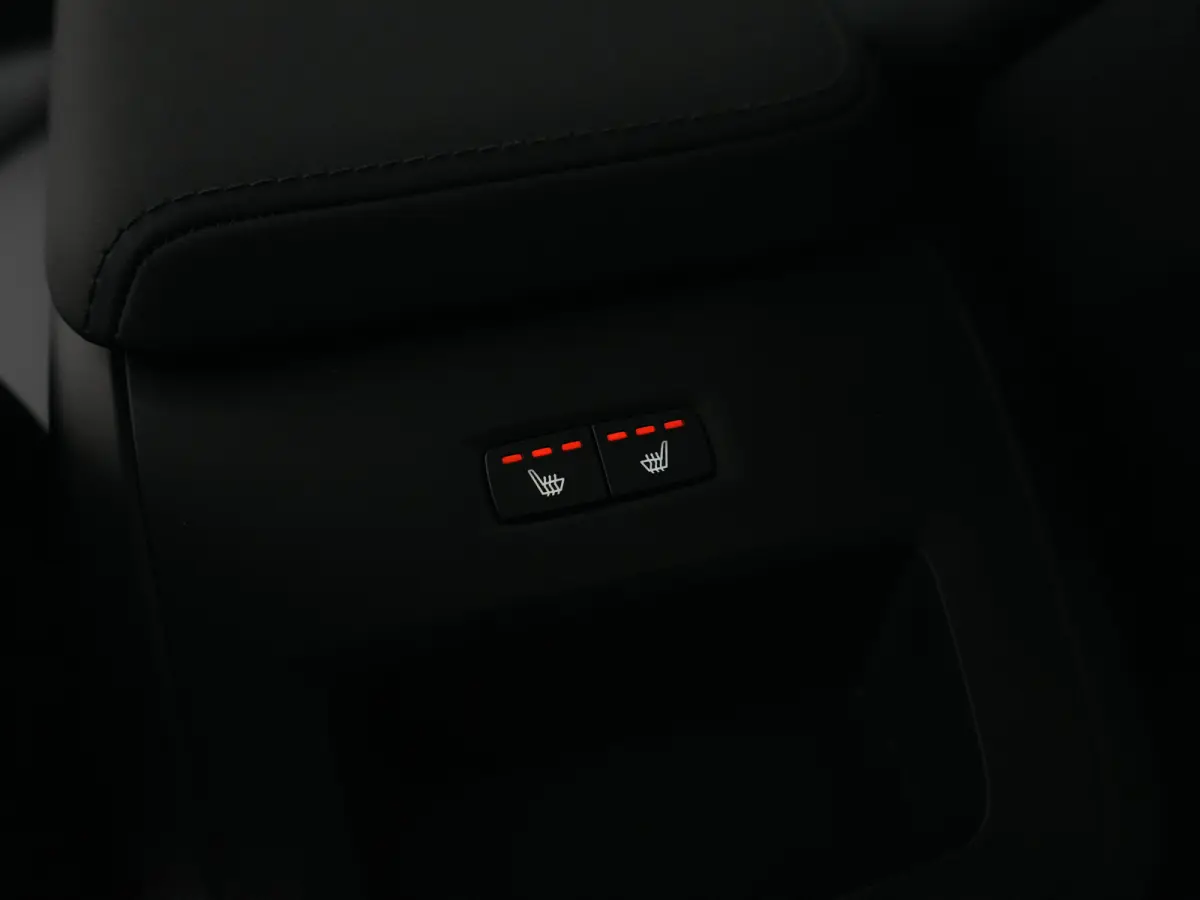 T6 Recharge AWD Ultra Dark | Luchtvering | Head-Up | Harman/Kardon | 360° | Panoramadak | All Seasons | Trekhaak