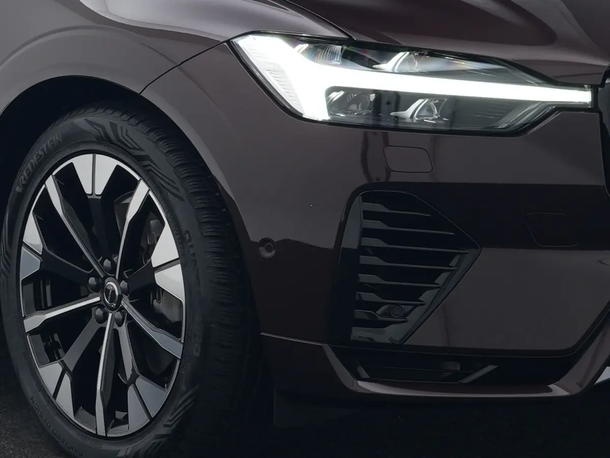 T6 Recharge AWD Ultra Dark | Luchtvering | Head-Up | Harman/Kardon | 360° | Panoramadak | All Seasons | Trekhaak