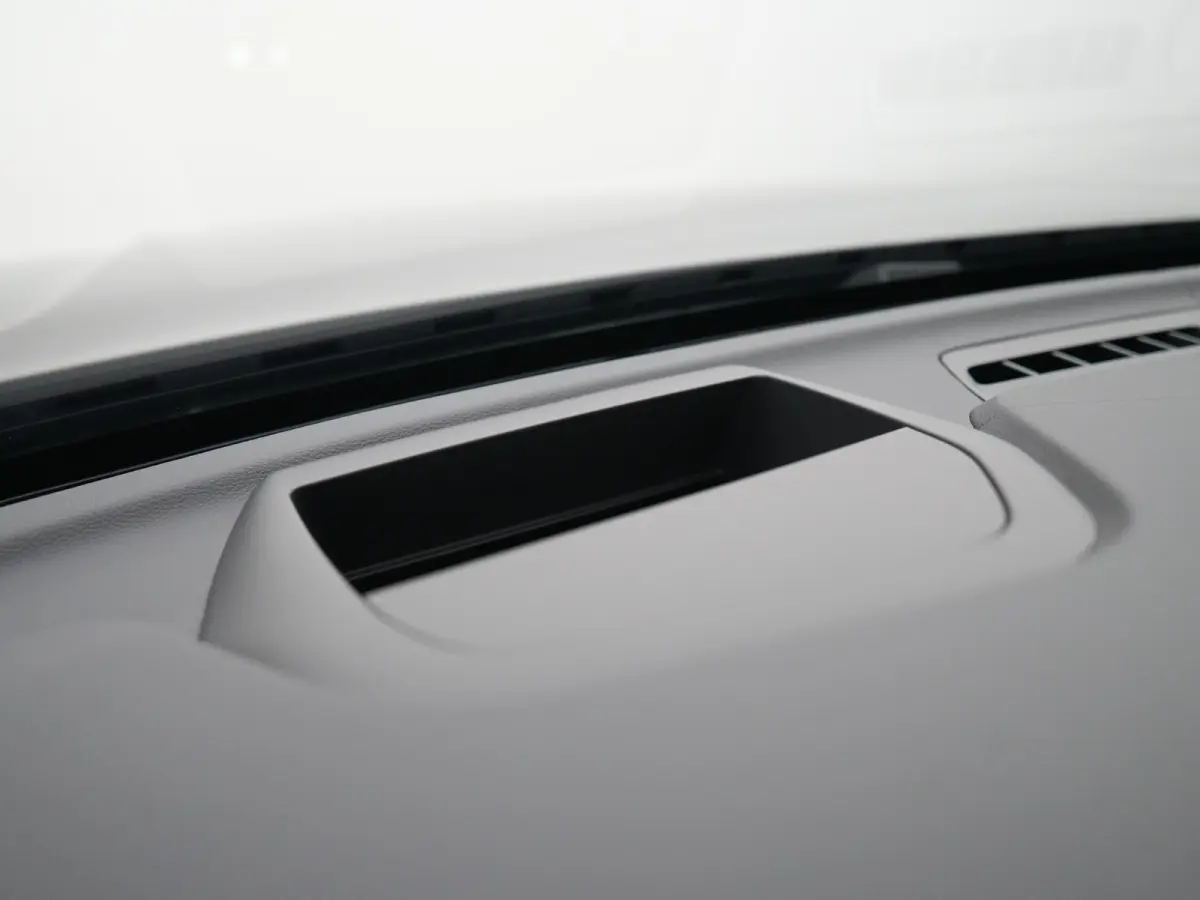 T6 Recharge AWD Ultra Dark | Luchtvering | Head-Up | Harman/Kardon | 360° | Panoramadak | All Seasons | Trekhaak
