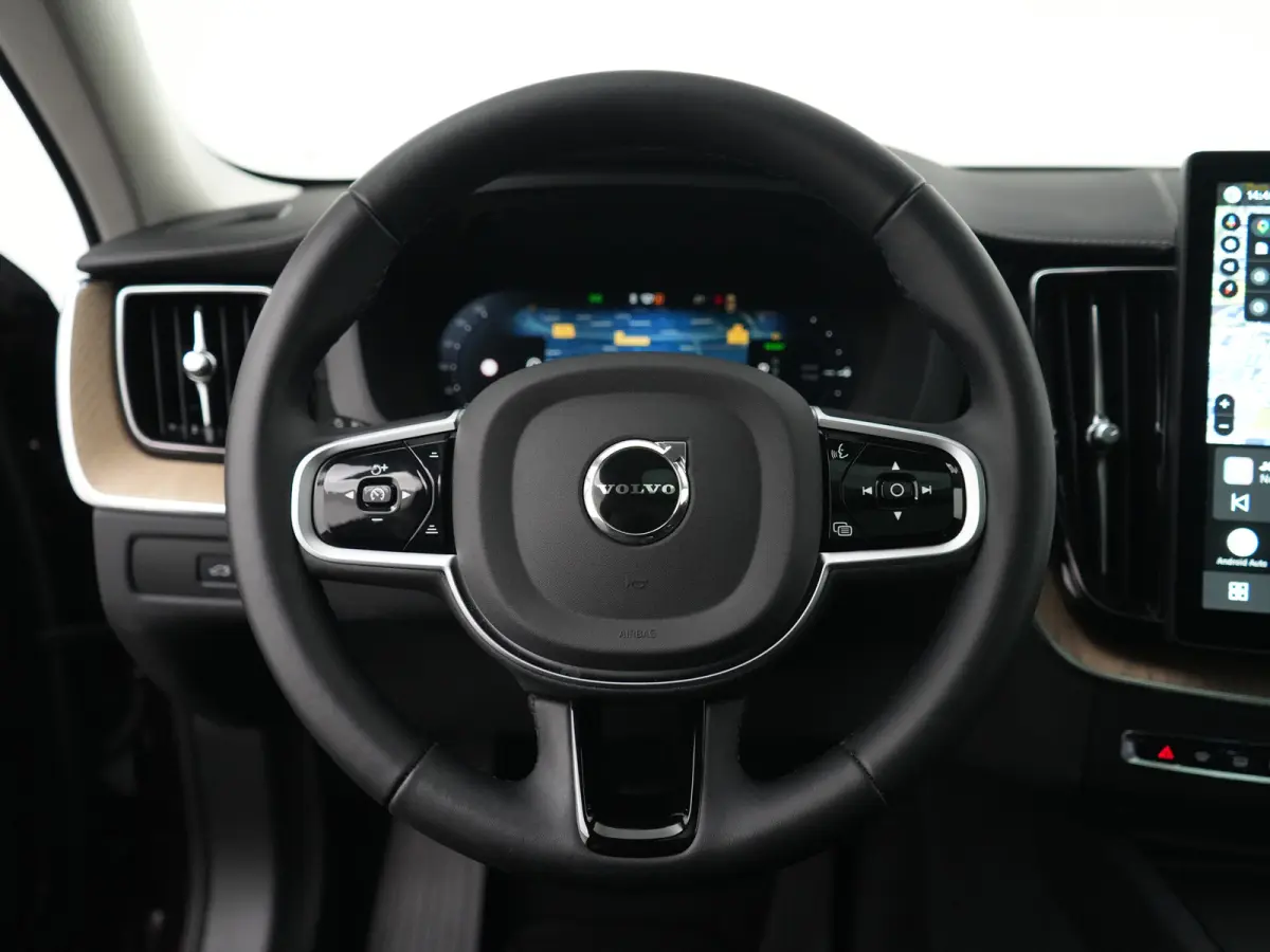 T6 Recharge AWD Ultra Dark | Luchtvering | Head-Up | Harman/Kardon | 360° | Panoramadak | All Seasons | Trekhaak