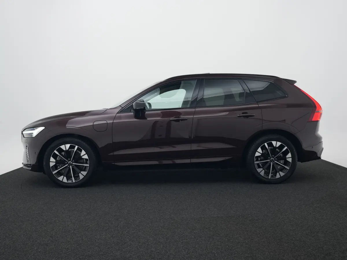 T6 Recharge AWD Ultra Dark | Luchtvering | Head-Up | Harman/Kardon | 360° | Panoramadak | All Seasons | Trekhaak