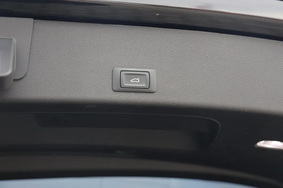 e-tron 50 quattro Launch edition 71 kWh|Trekhaak|SOH 93%|Zwart LMV|Navi|Clima|Cruise|Virtiual Display