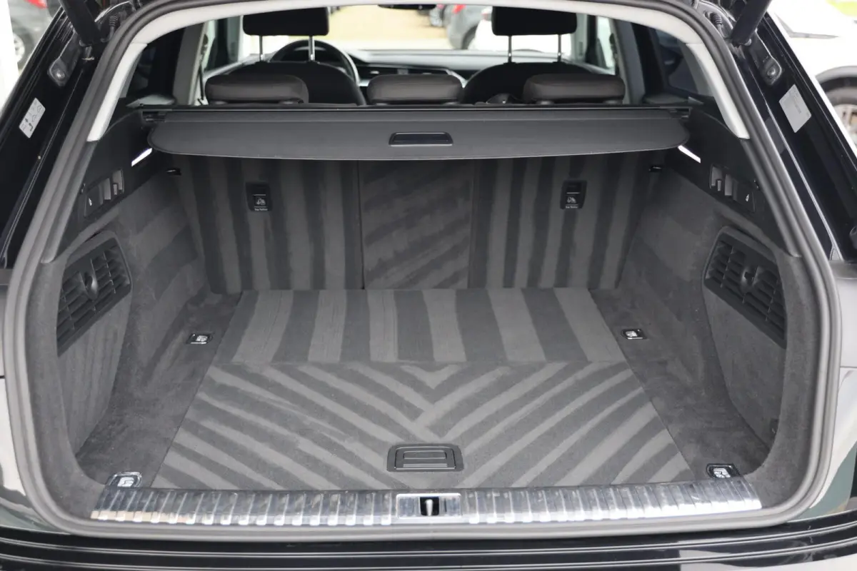 e-tron 50 quattro Launch edition 71 kWh|Trekhaak|SOH 93%|Zwart LMV|Navi|Clima|Cruise|Virtiual Display