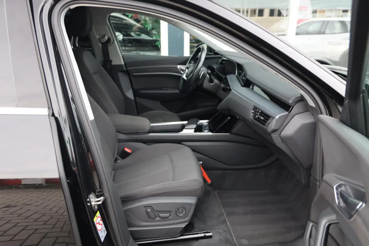 e-tron 50 quattro Launch edition 71 kWh|Trekhaak|SOH 93%|Zwart LMV|Navi|Clima|Cruise|Virtiual Display