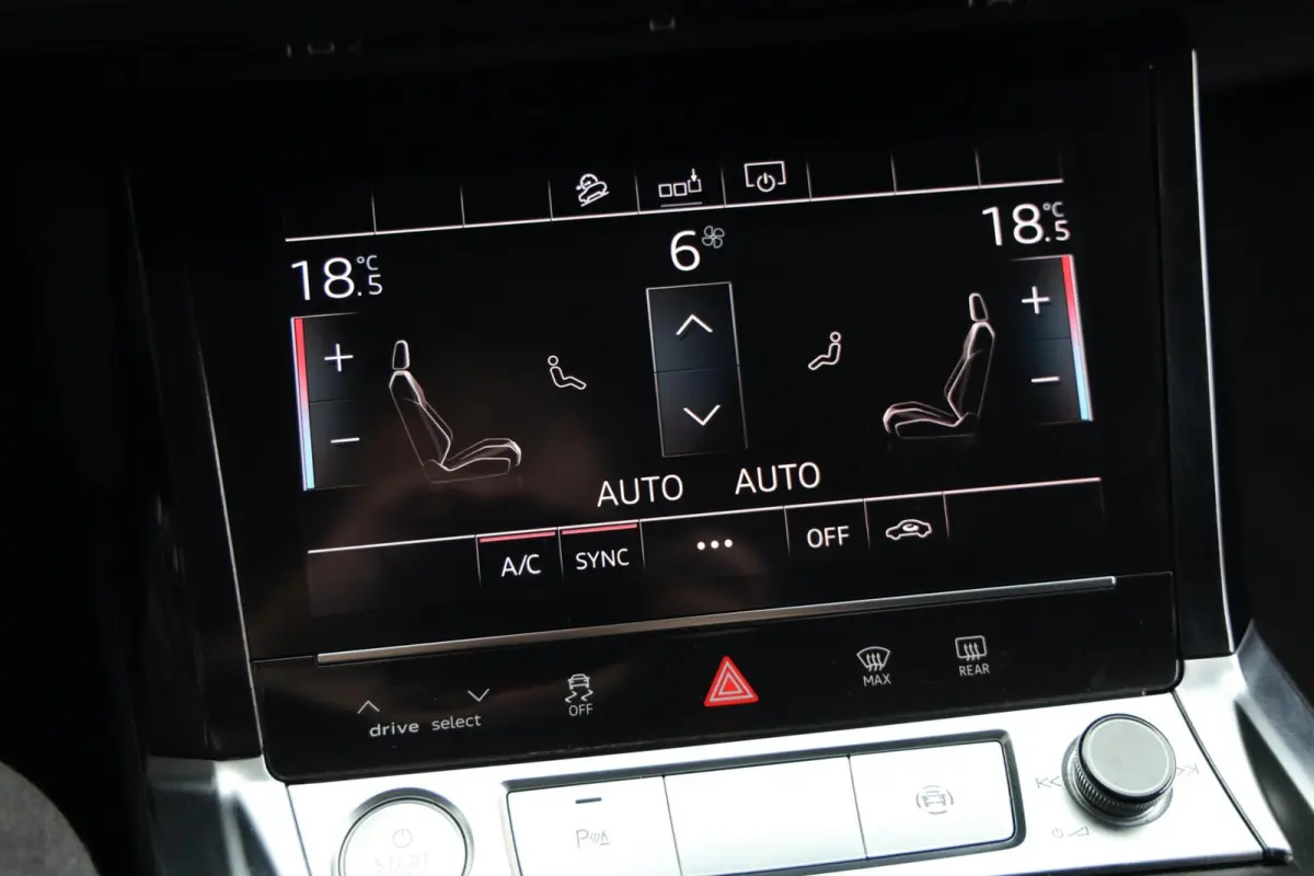 e-tron 50 quattro Launch edition 71 kWh|Trekhaak|SOH 93%|Zwart LMV|Navi|Clima|Cruise|Virtiual Display