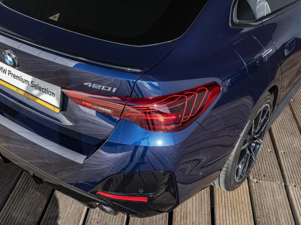 420i | M Sportpakket Pro | Comfort Access | 19 inch | HIFI | M Sportonderstel | Stuurwielrand verwarmd | Achteruitrijcamera