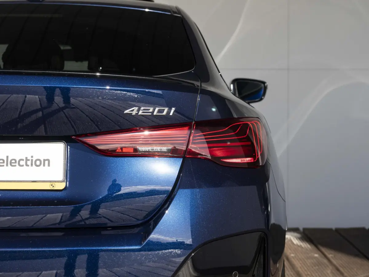 420i | M Sportpakket Pro | Comfort Access | 19 inch | HIFI | M Sportonderstel | Stuurwielrand verwarmd | Achteruitrijcamera