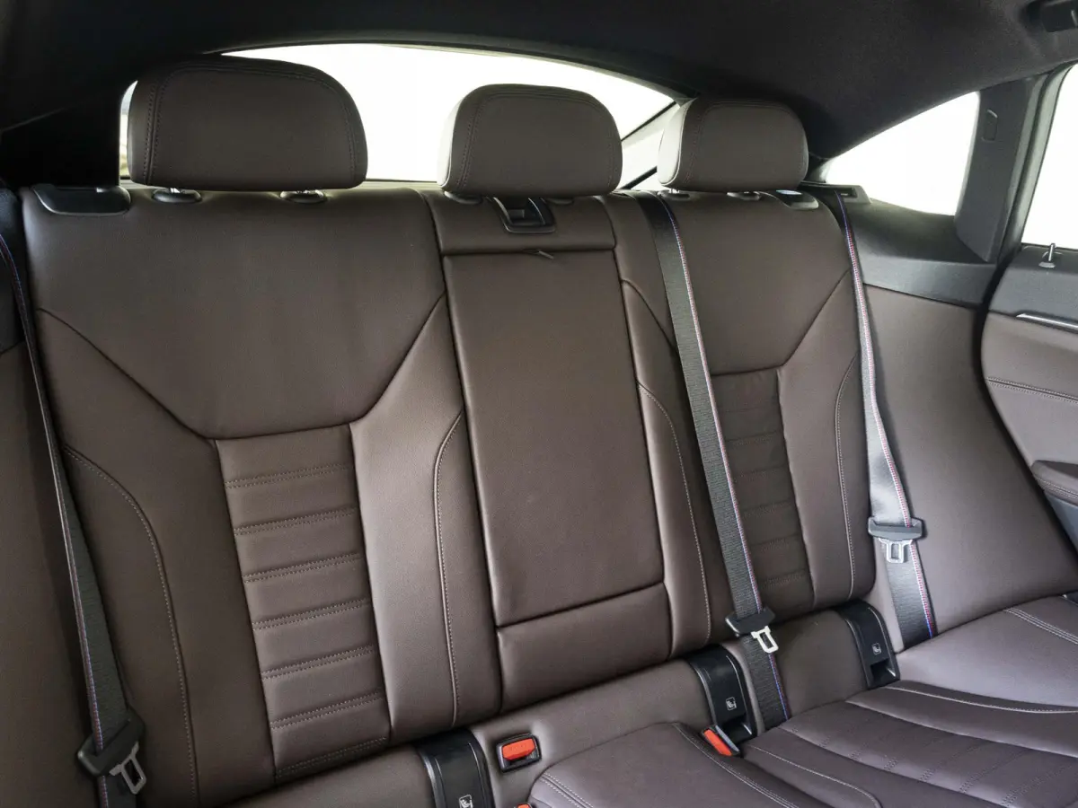 420i | M Sportpakket Pro | Comfort Access | 19 inch | HIFI | M Sportonderstel | Stuurwielrand verwarmd | Achteruitrijcamera