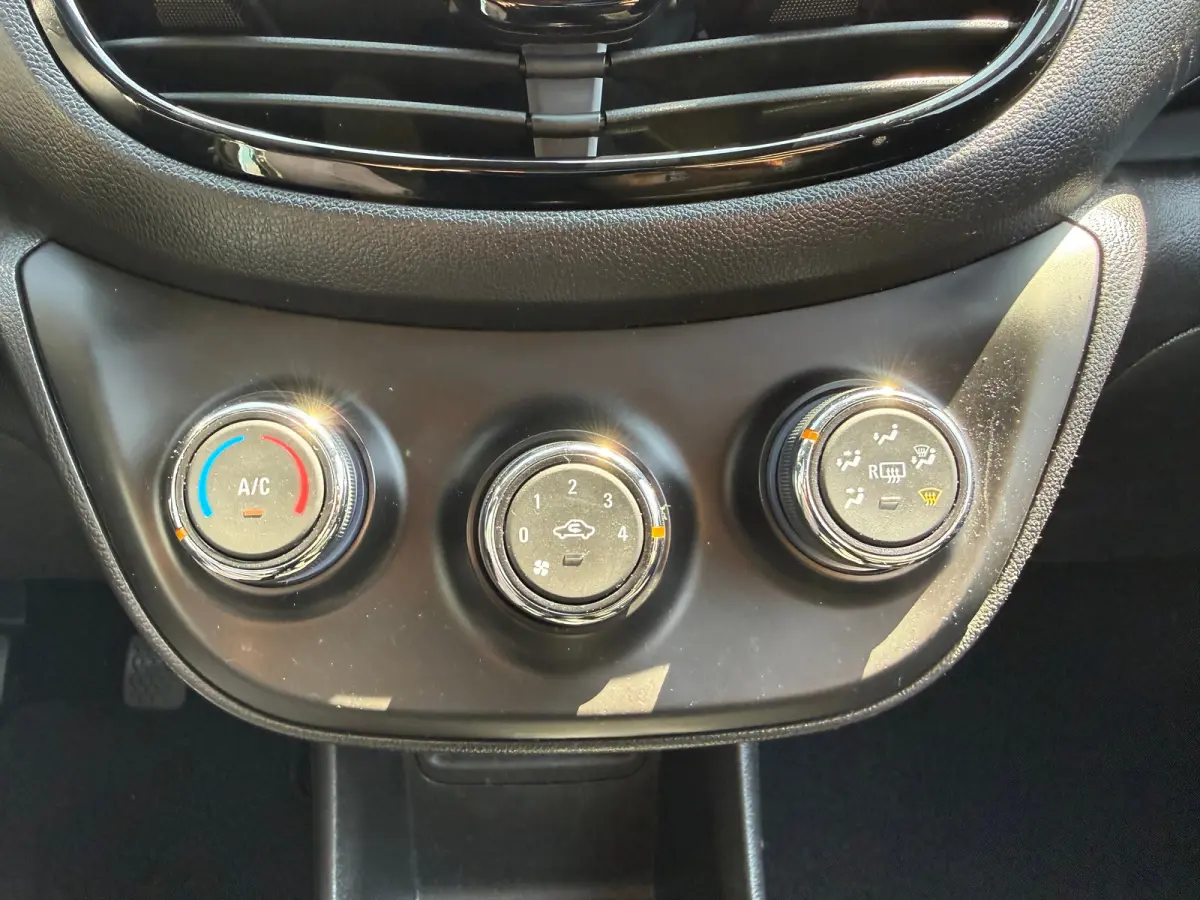 1.0 75PK Online Edition | PARKEERSENSOREN ACHTER| AIRCO| CRUISE CONTROL| DAB| NAVI| DAKRAILS| HOGE INSTAP