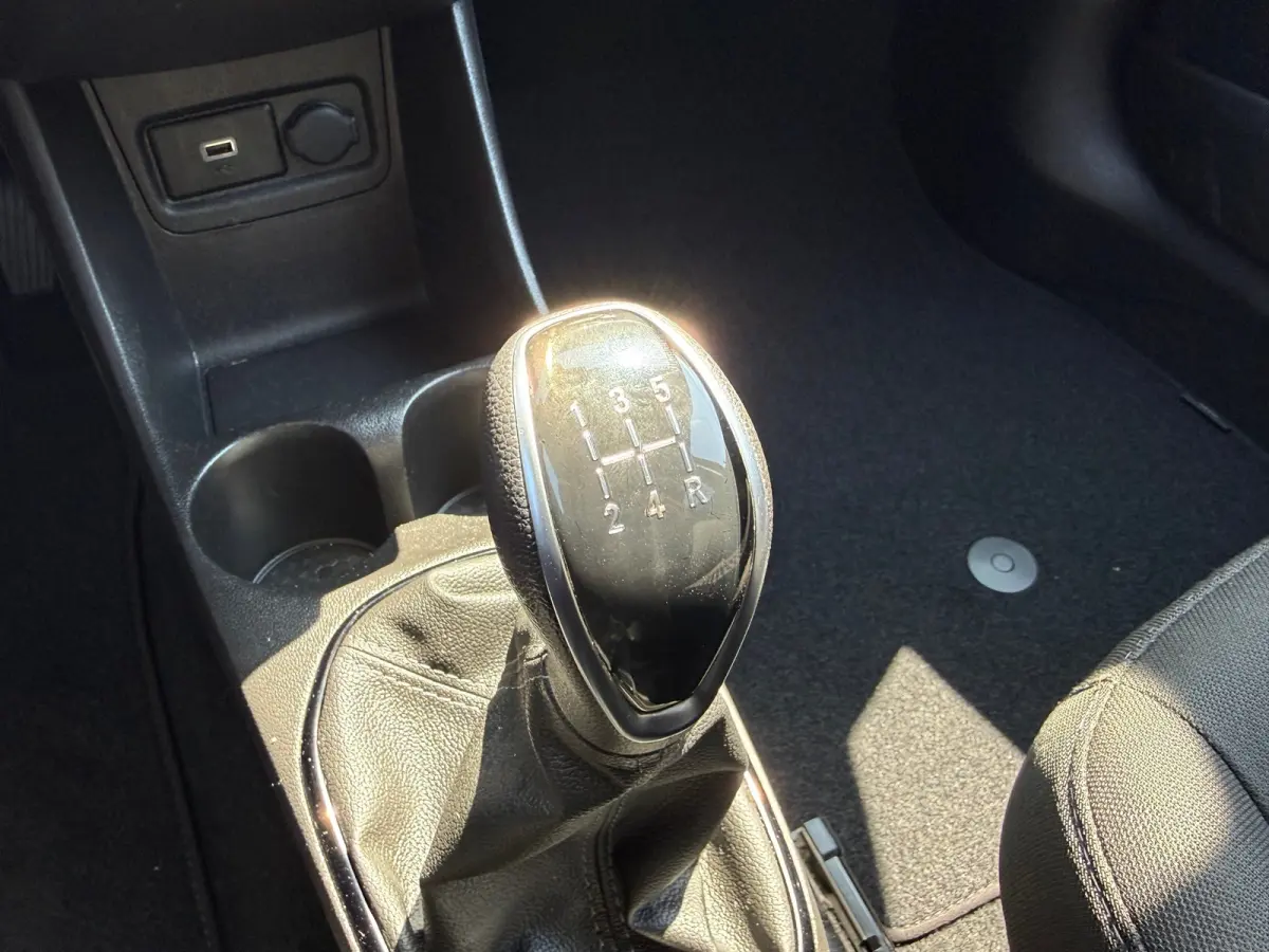 1.0 75PK Online Edition | PARKEERSENSOREN ACHTER| AIRCO| CRUISE CONTROL| DAB| NAVI| DAKRAILS| HOGE INSTAP