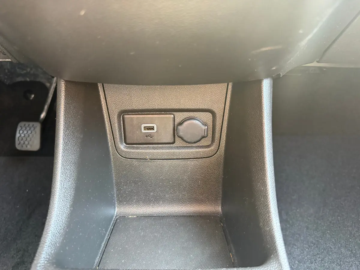 1.0 75PK Online Edition | PARKEERSENSOREN ACHTER| AIRCO| CRUISE CONTROL| DAB| NAVI| DAKRAILS| HOGE INSTAP