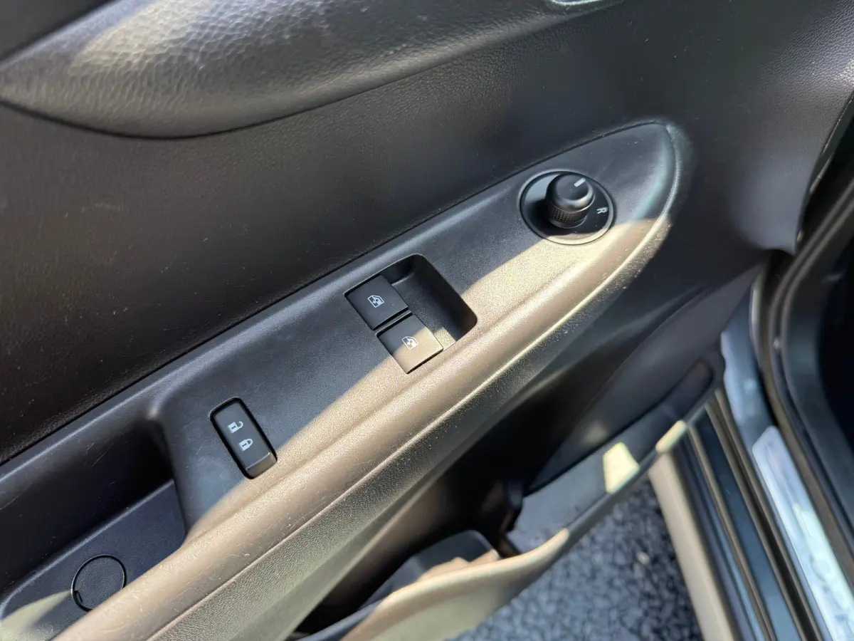 1.0 75PK Online Edition | PARKEERSENSOREN ACHTER| AIRCO| CRUISE CONTROL| DAB| NAVI| DAKRAILS| HOGE INSTAP
